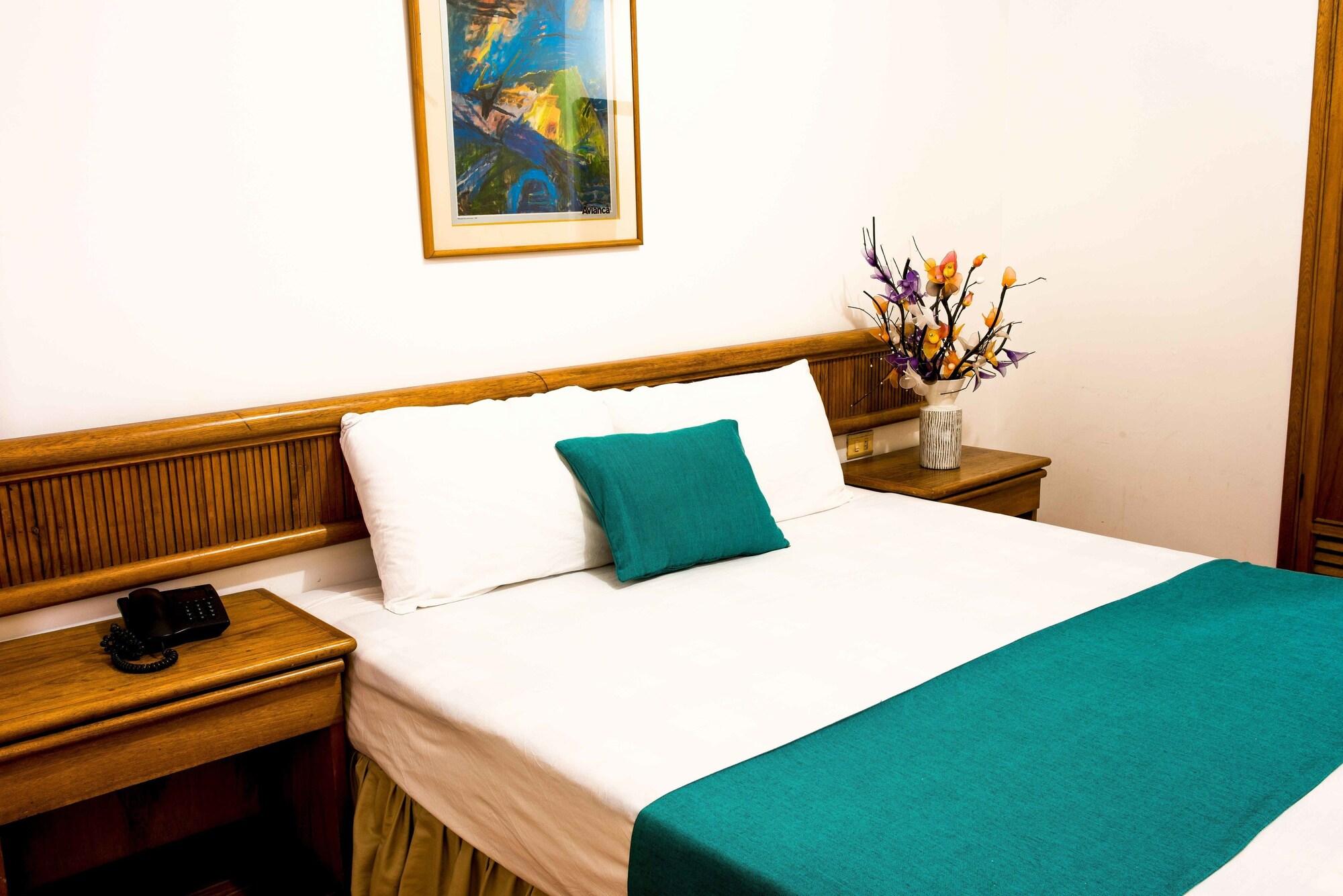Hotel Puerta De Oro Баранкила Екстериор снимка