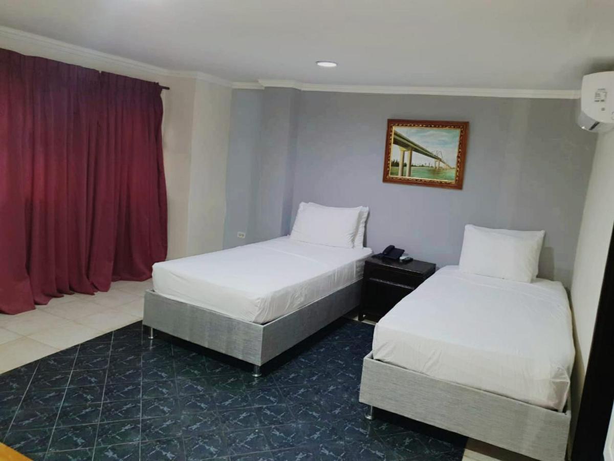 Hotel Puerta De Oro Баранкила Екстериор снимка