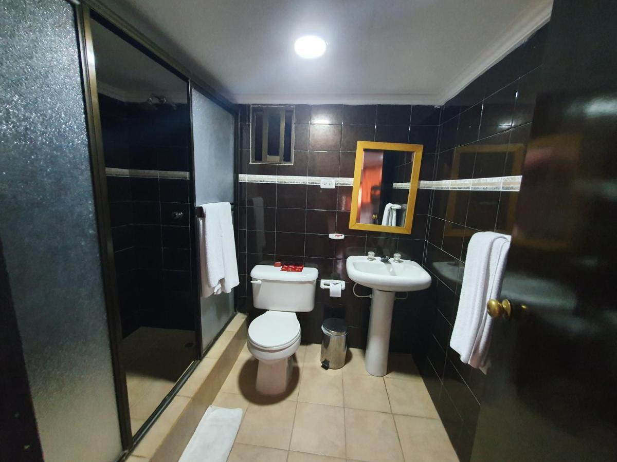 Hotel Puerta De Oro Баранкила Екстериор снимка