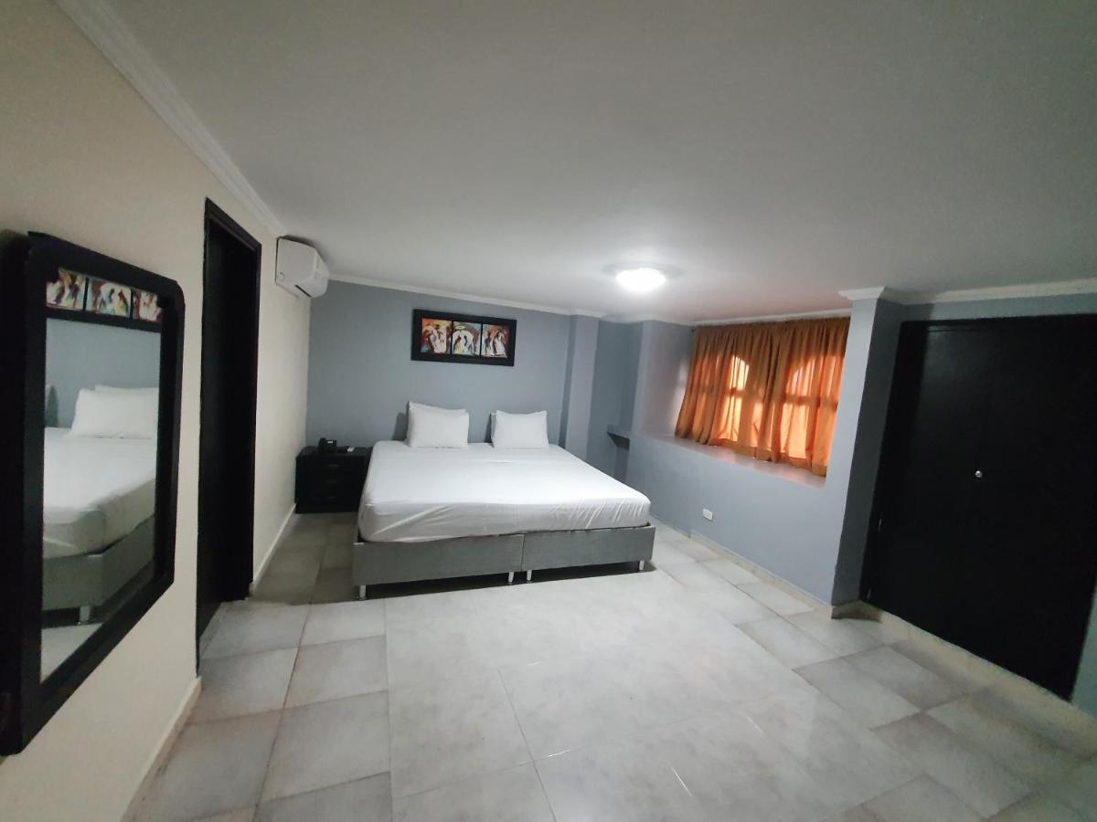 Hotel Puerta De Oro Баранкила Екстериор снимка