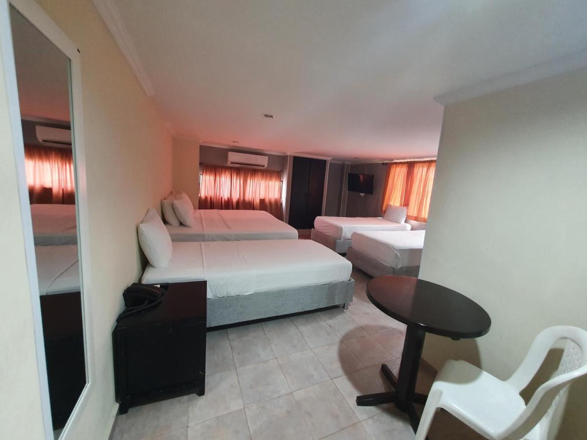 Hotel Puerta De Oro Баранкила Екстериор снимка