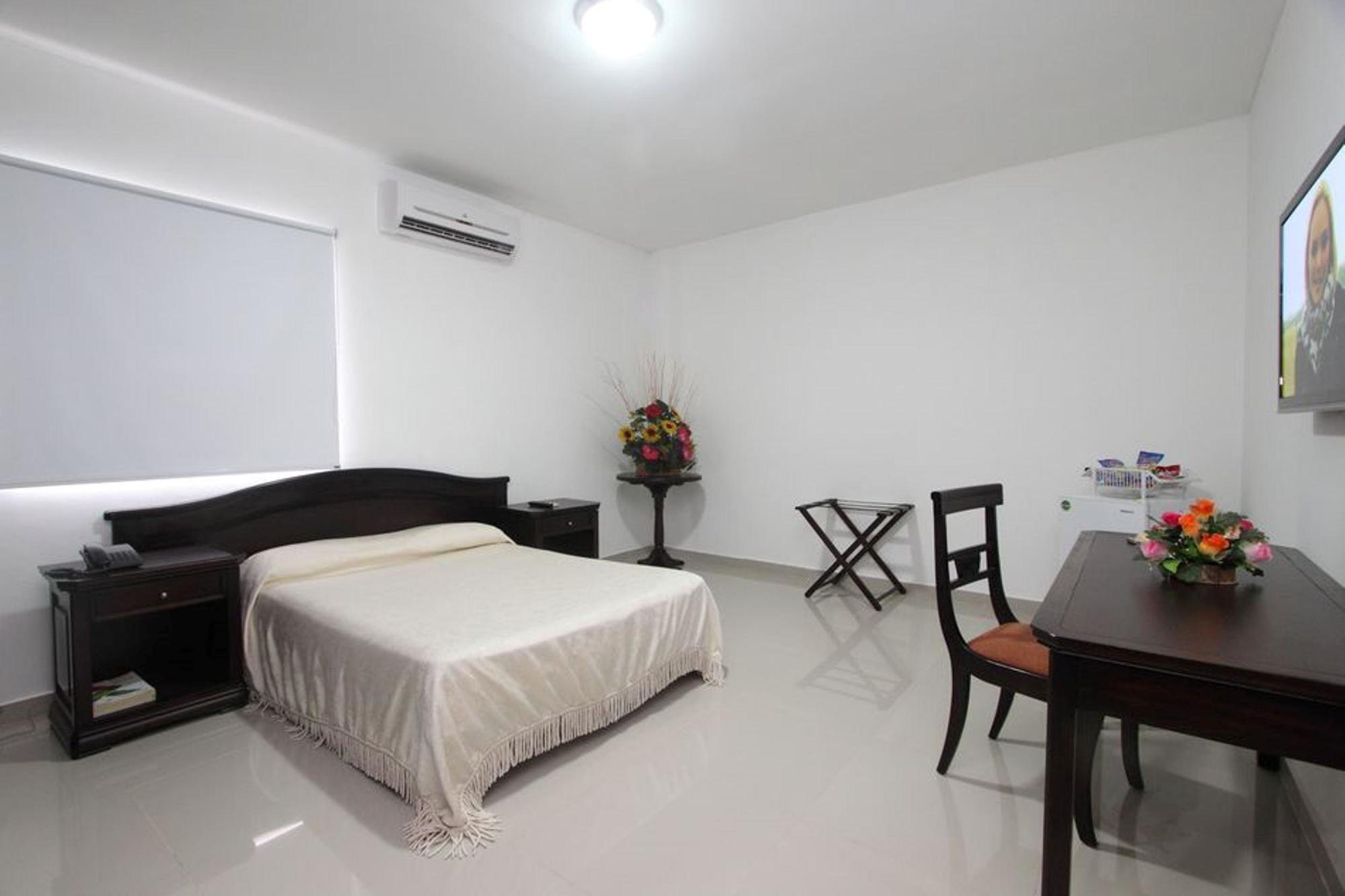 Hotel Puerta De Oro Баранкила Екстериор снимка