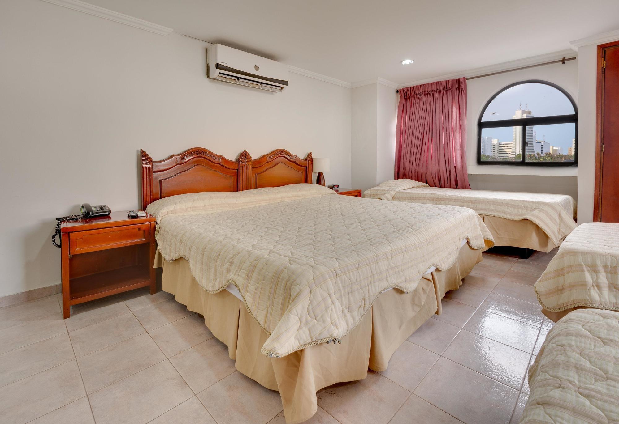 Hotel Puerta De Oro Баранкила Екстериор снимка