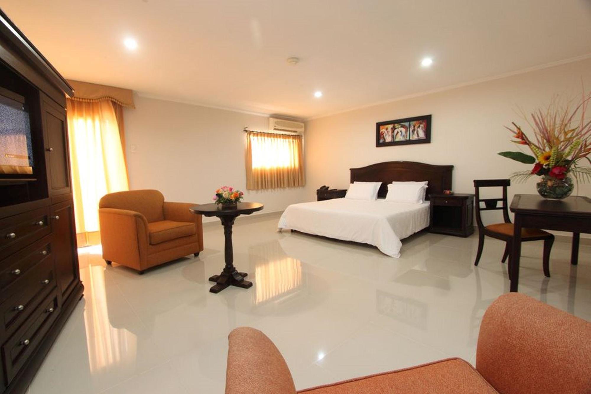 Hotel Puerta De Oro Баранкила Екстериор снимка