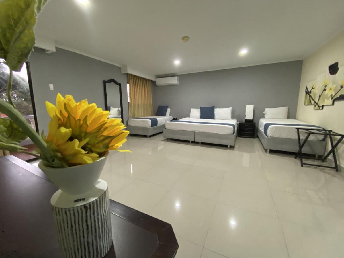 Hotel Puerta De Oro Баранкила Екстериор снимка